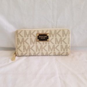 Michael Kors Logo Continental Wallet